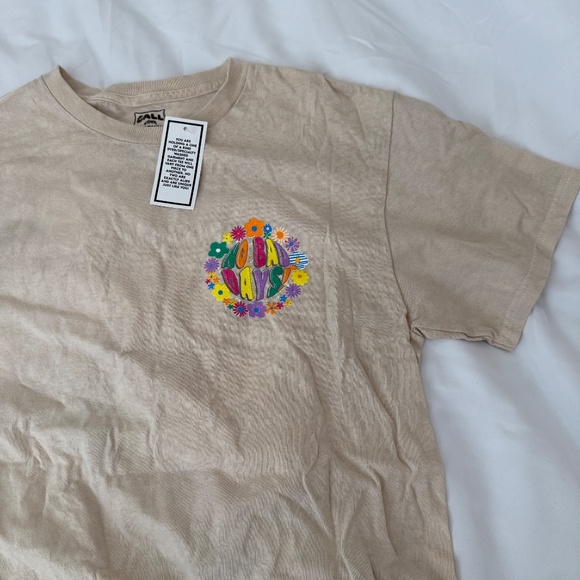 graphic tee size medium details: -NWT -short sleeve -graphic tee -unisex - Picture 3 of 5